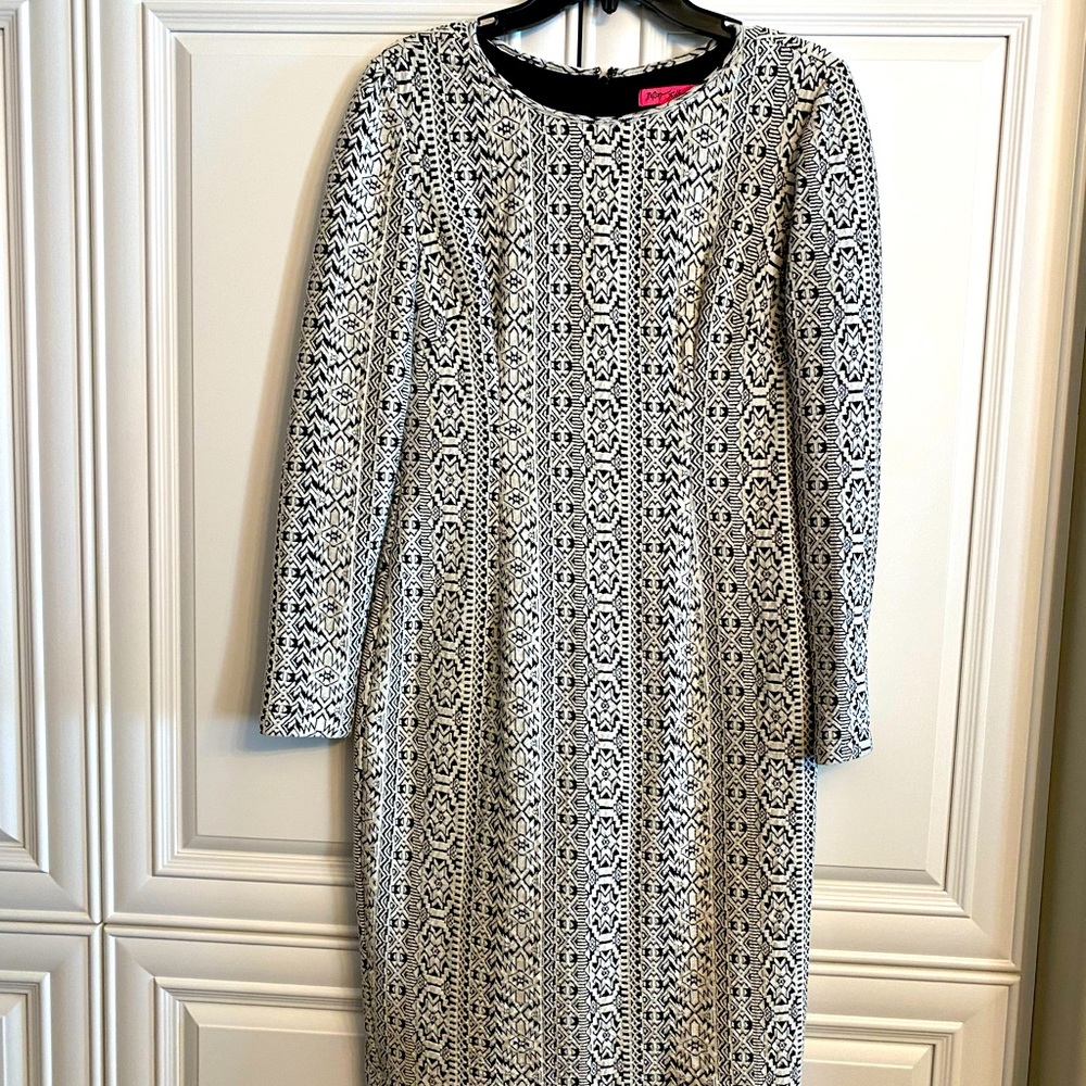 Betsey Johnson Size 10 Black and White Dress Aztec Print Bodycon Sheath Knit